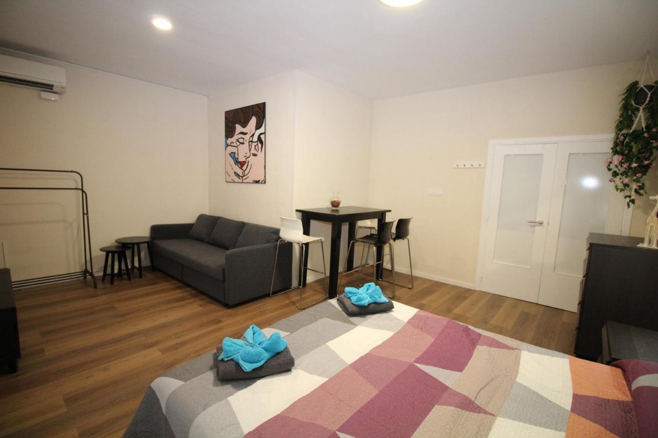 Urgel Habitaciones Barcelona Buitenkant foto