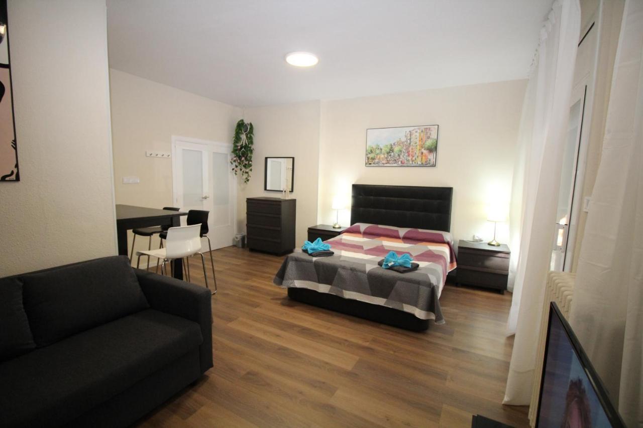 Urgel Habitaciones Barcelona Buitenkant foto