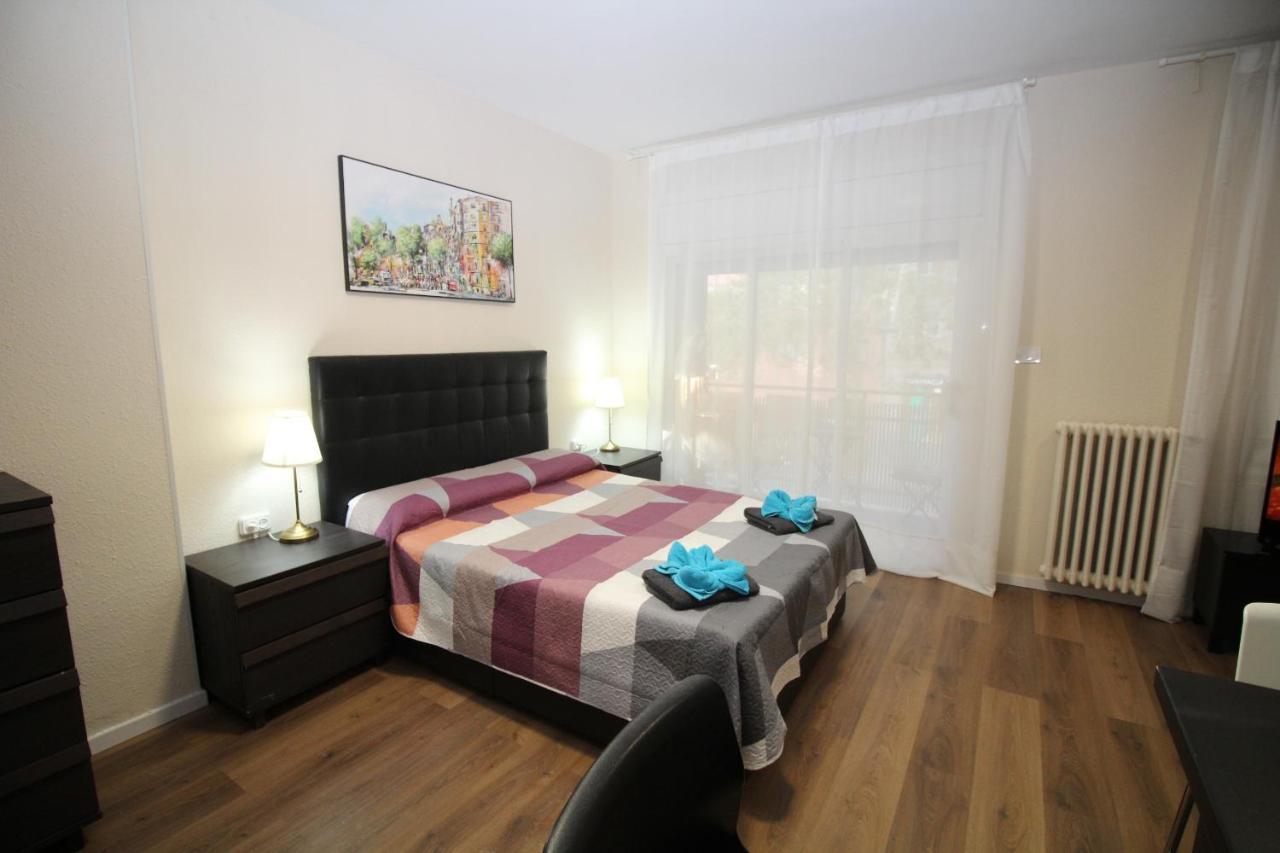 Urgel Habitaciones Barcelona Buitenkant foto