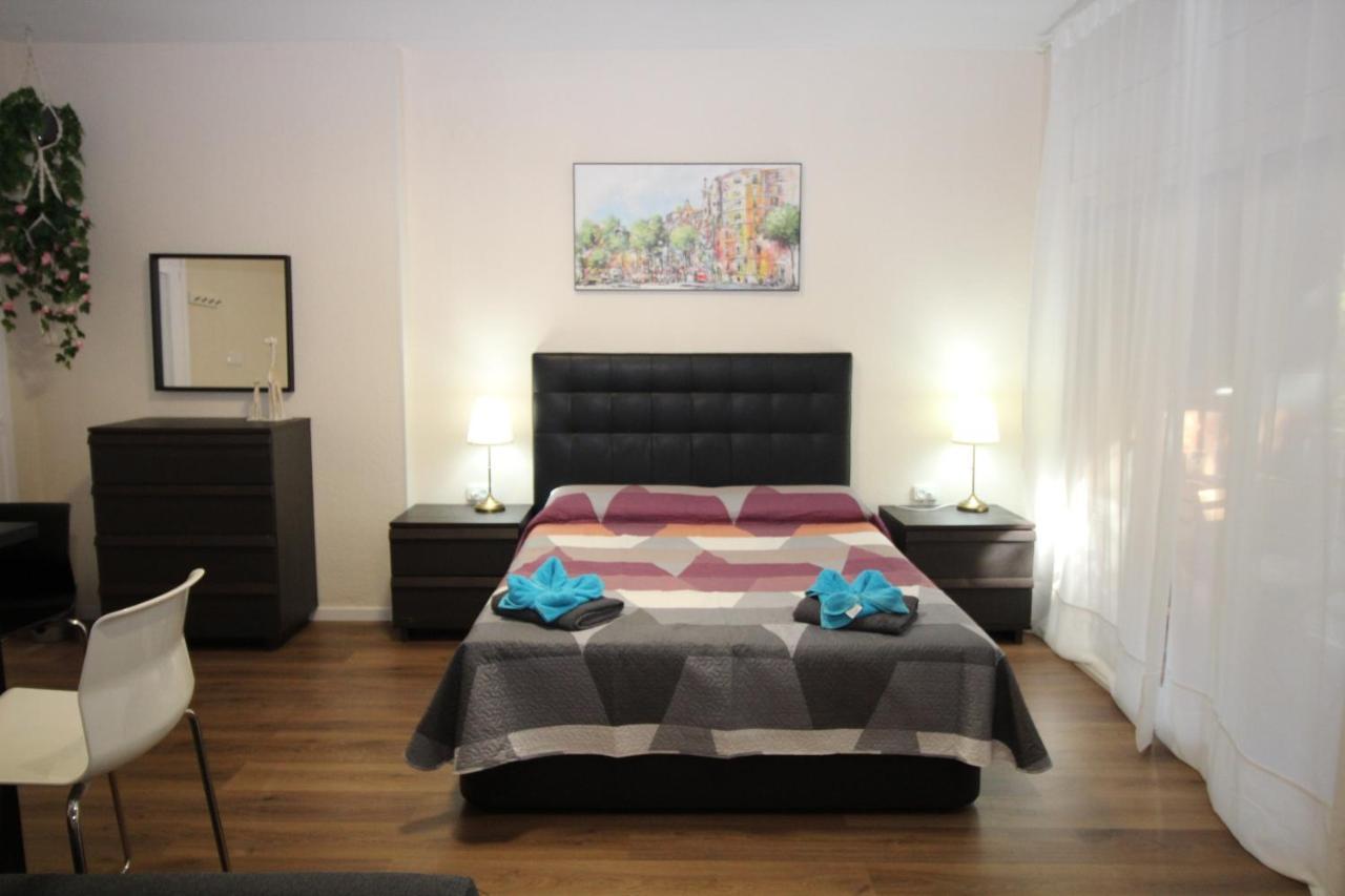 Urgel Habitaciones Barcelona Buitenkant foto