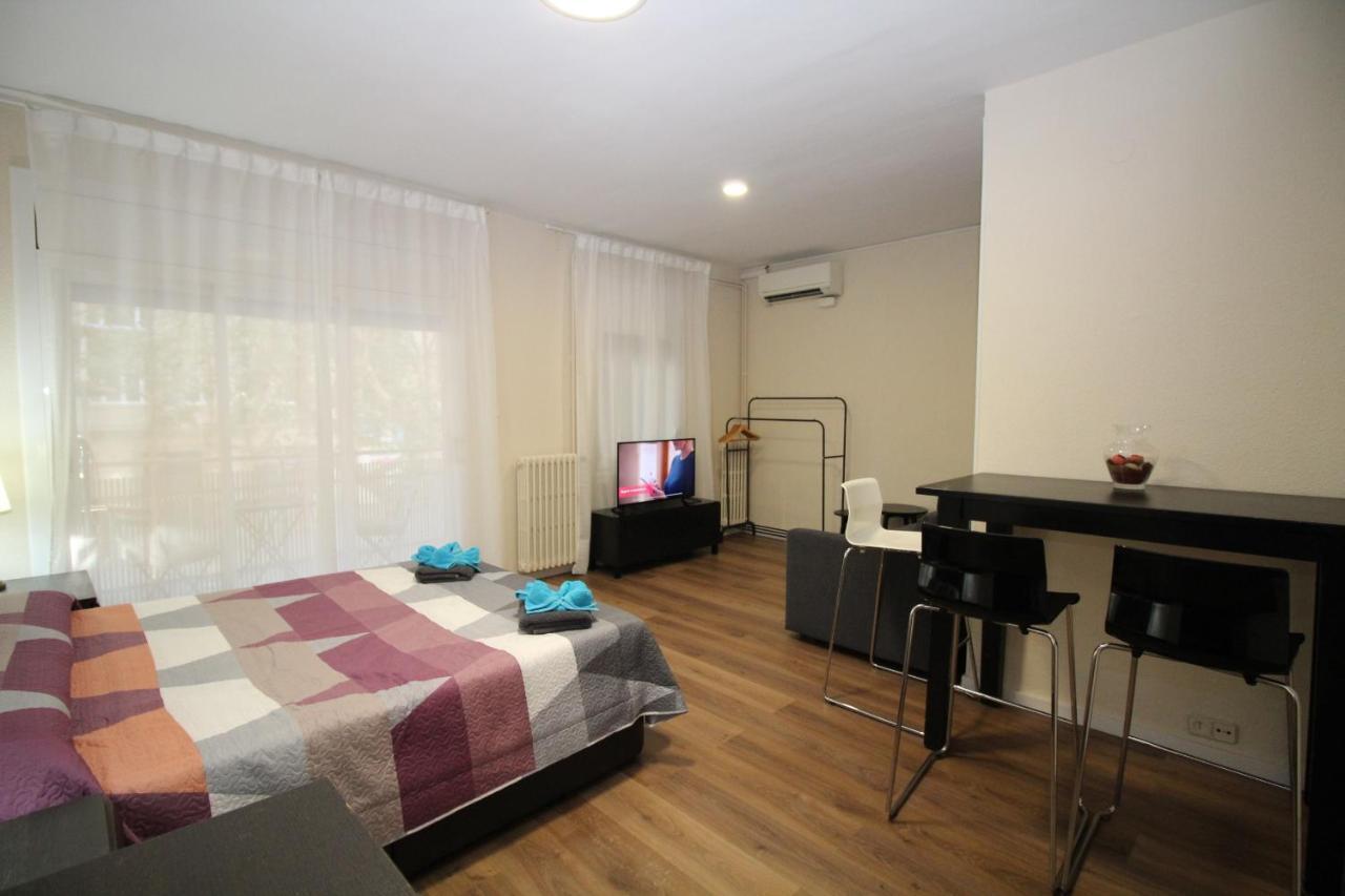 Urgel Habitaciones Barcelona Buitenkant foto